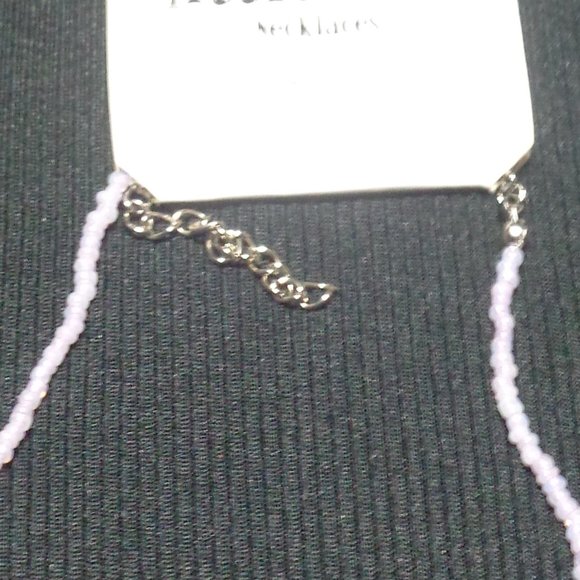 3/$9 NWT girls flower & bead necklace - Picture 6 of 7